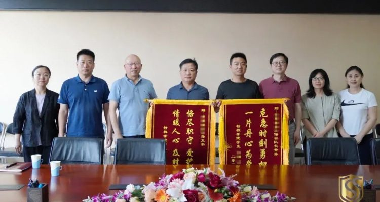 京城頭條丨危急時刻勇?lián)?dāng)，一片丹心為學(xué)生